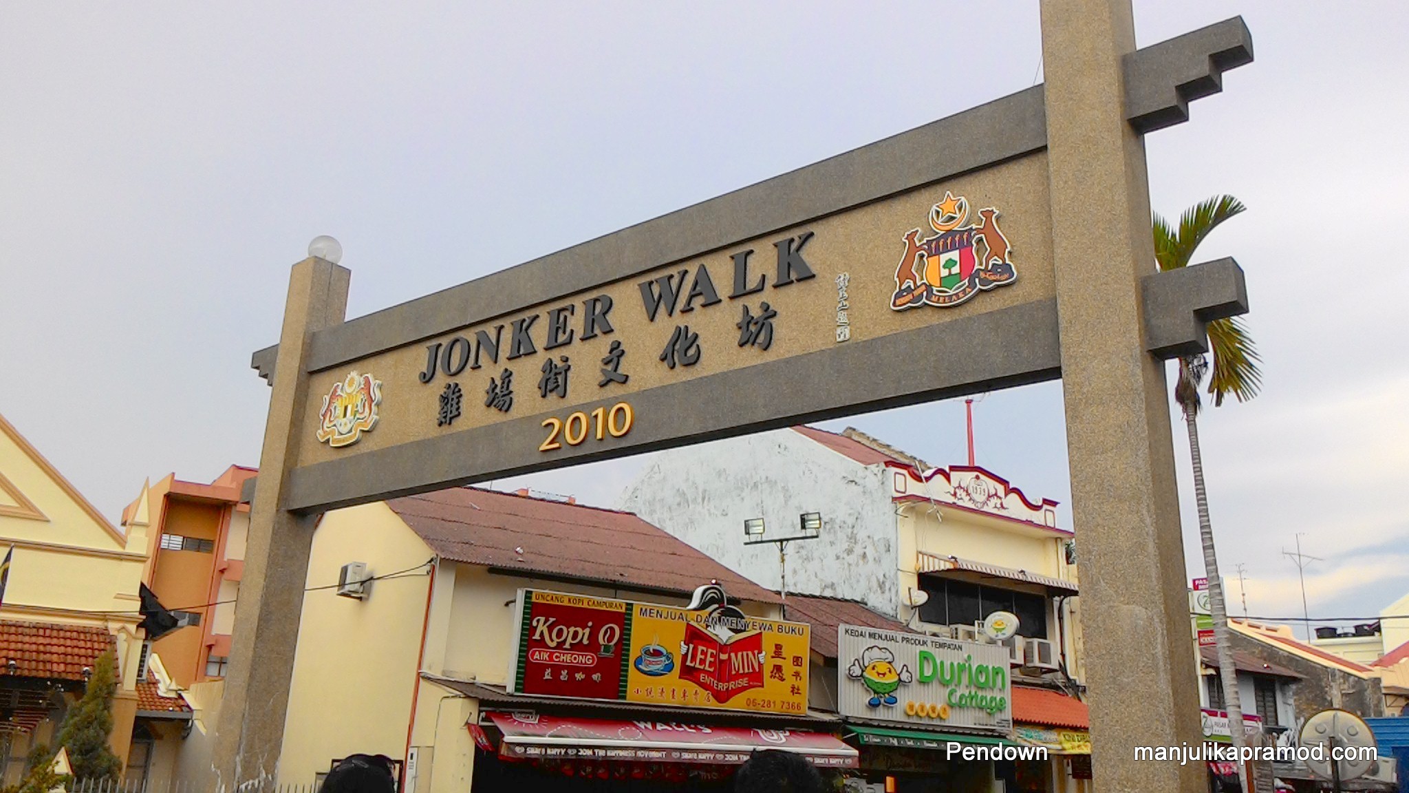 The mixed cultural flavor of Jonker Walk in Melaka