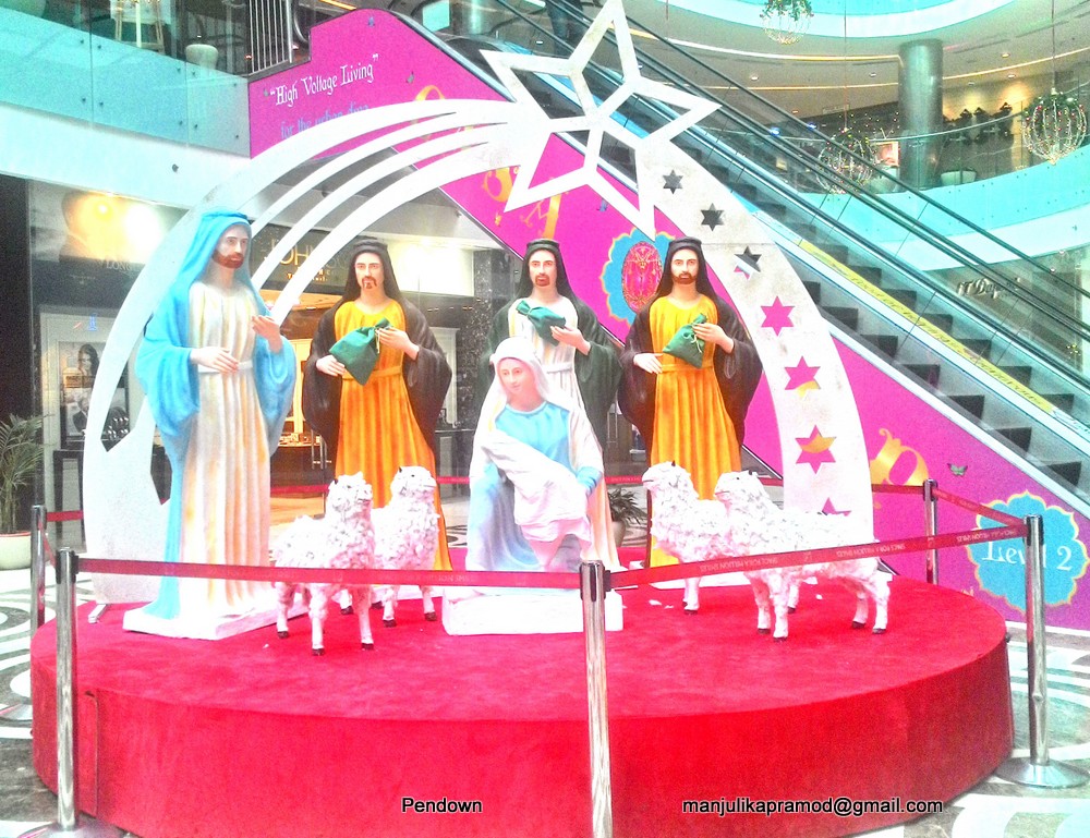 Delhi Date: Stylish Christmas Trees and Festive Decorations