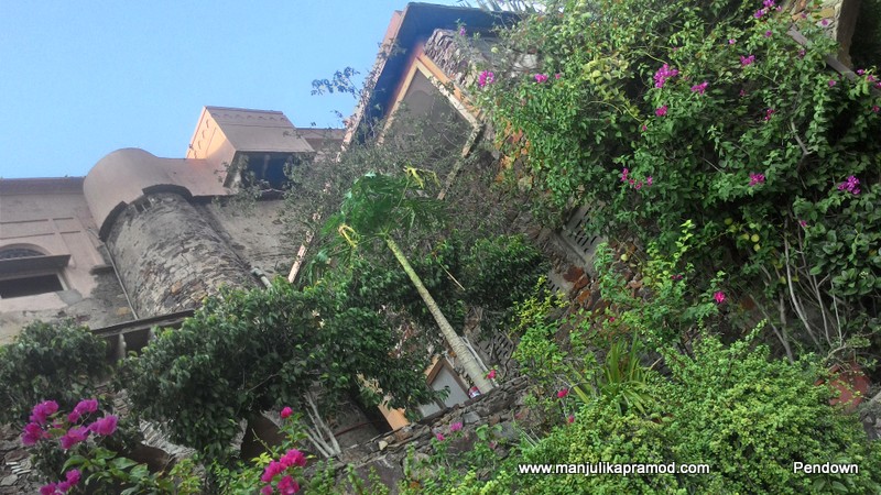 Its royal, its photogenic : Neemrana fort