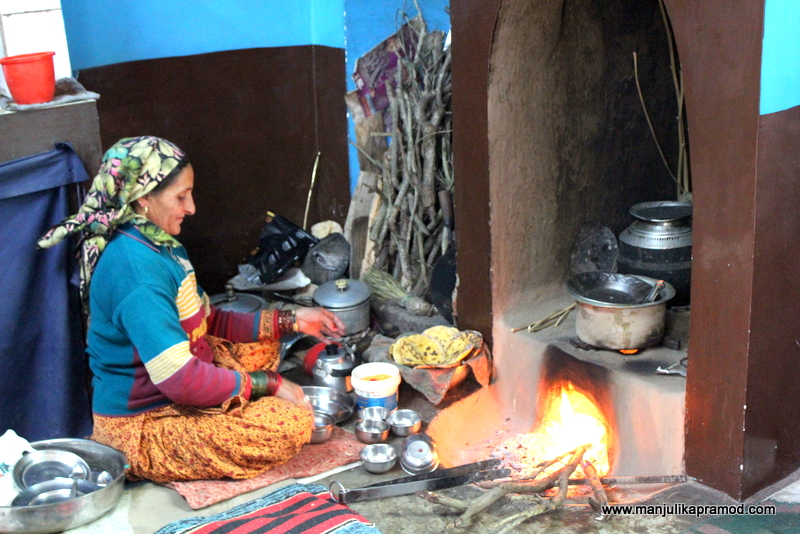 VILLAGE TOURISM : EATING A HEARTY MEAL IN A LOCAL’s HOUSE