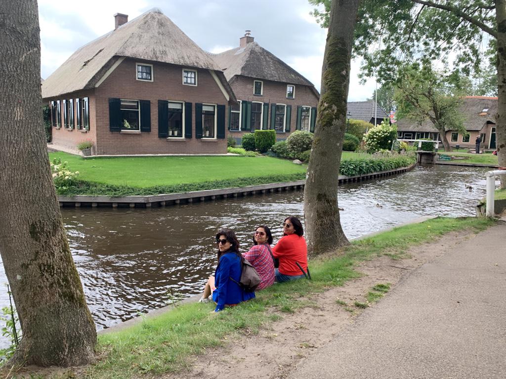 3 Friends, Rainy Day and Our Trip to Giethoorn