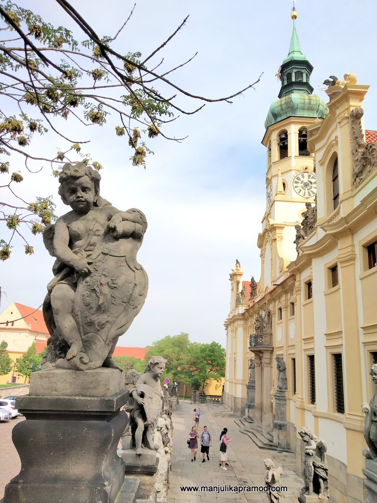 10 Amazing Reasons to Visit PRAGUE